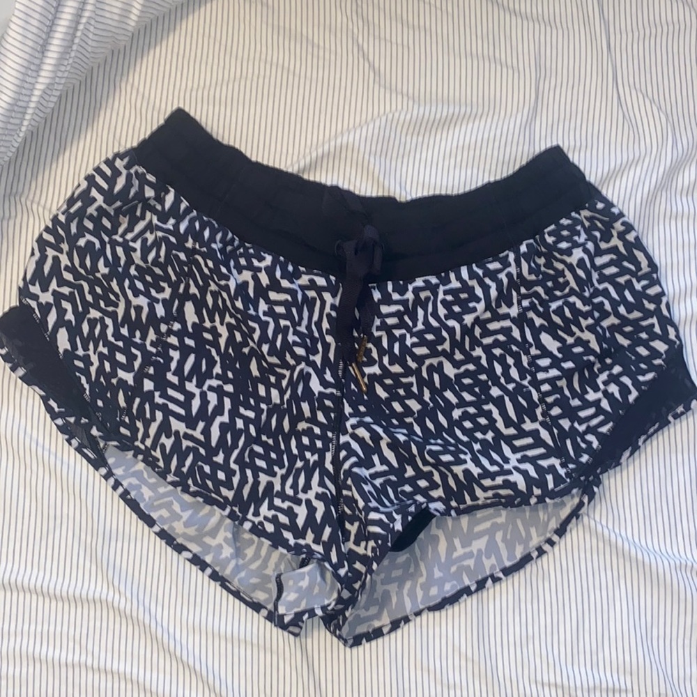 2.5 lululemon hotty hot shorts